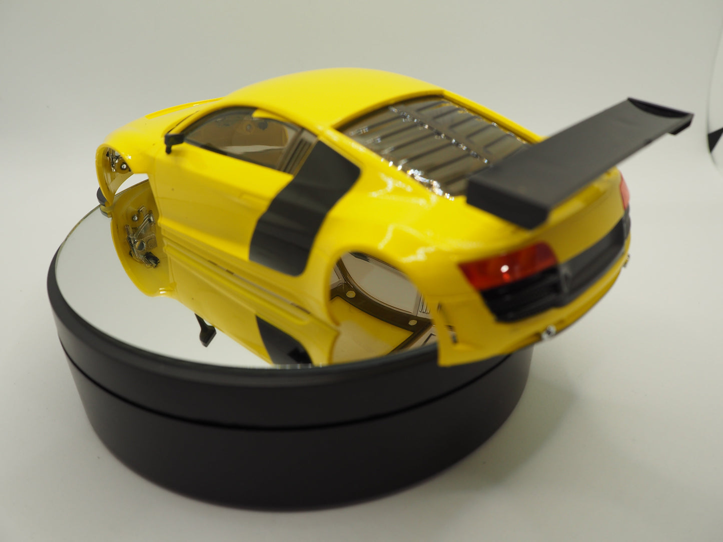 Silver Hose RC Mini-Z Audi R8 98mm body - Sapphire Yellow