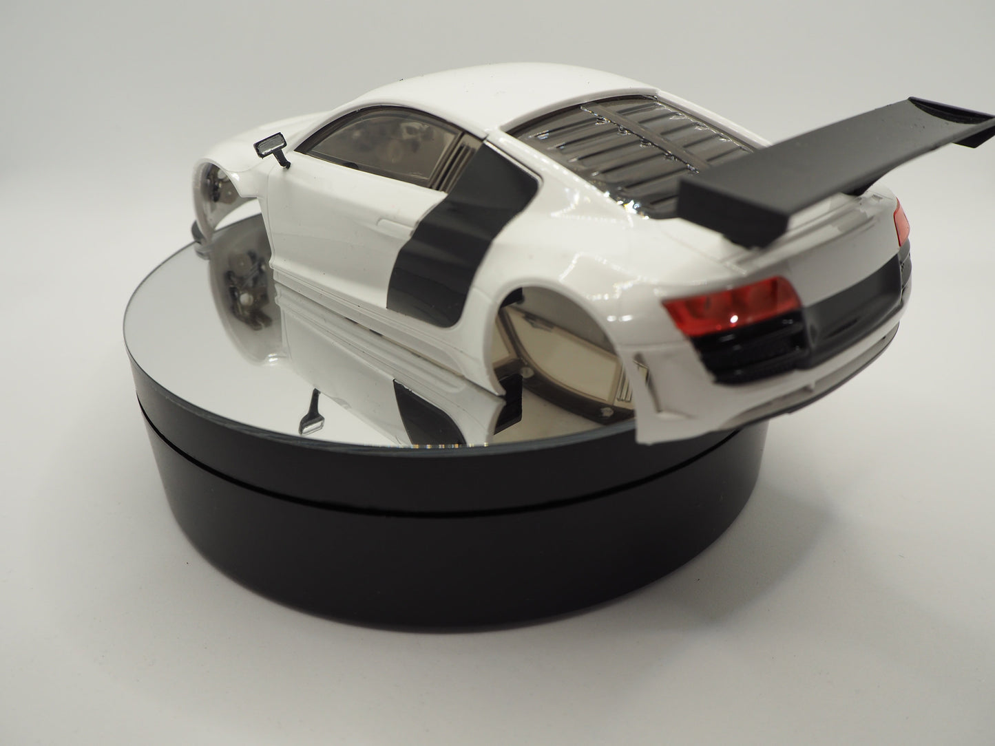 Silver Horse RC Mini-Z Audi R8 98mm body - Alpine White